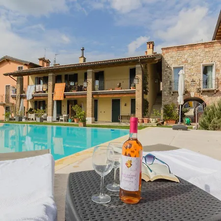 • Di Garda Piscina, Parcheggio Daire *