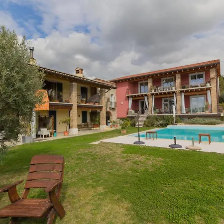 • Di Garda Piscina, Parcheggio Daire